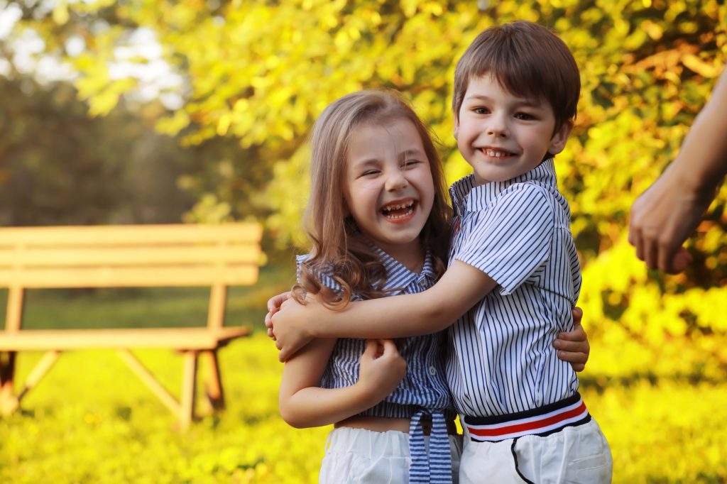 Criar niños felices y responsables