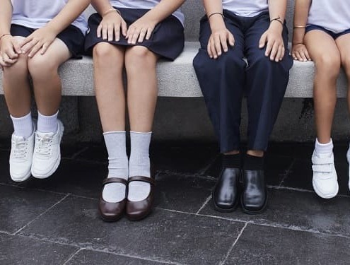 Cómo limpiar los zapatos escolares