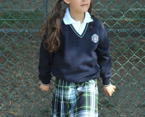 Elegir colores para un uniforme de colegio