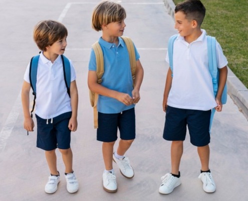 Uniformes escolares y crecimiento infantil