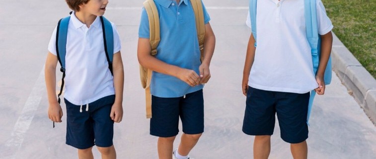 Uniformes escolares y crecimiento infantil