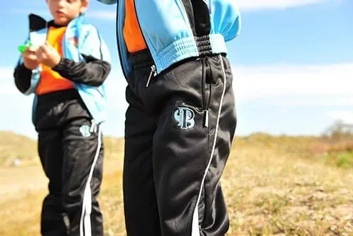 Factores que influyen en la cantidad de uniformes escolares