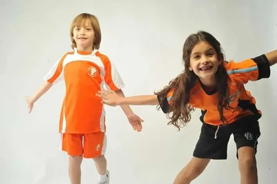 Uniformes deportivos escolares de Theresia